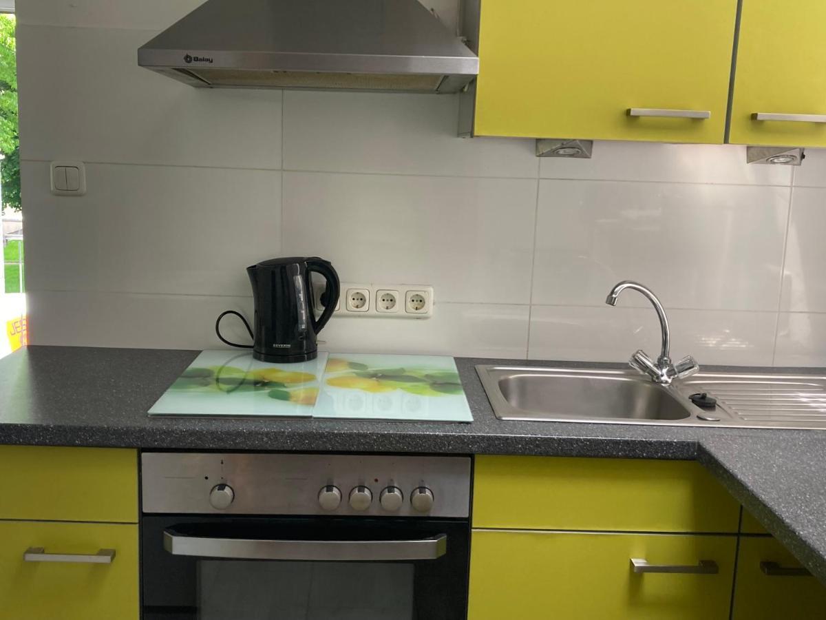 Toll Apartment Mit Privatem Eingang Free Parking Slbst Check-In Netflix 30 Zone Ruhig Duisburg Exterior foto